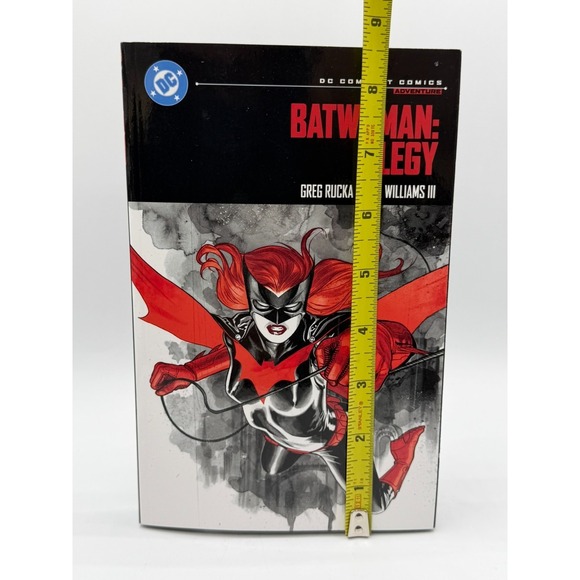 Batwoman: Elegy DC Compact Comics Edition TPB - Greg Rucka JH Williams III - Picture 3 of 16